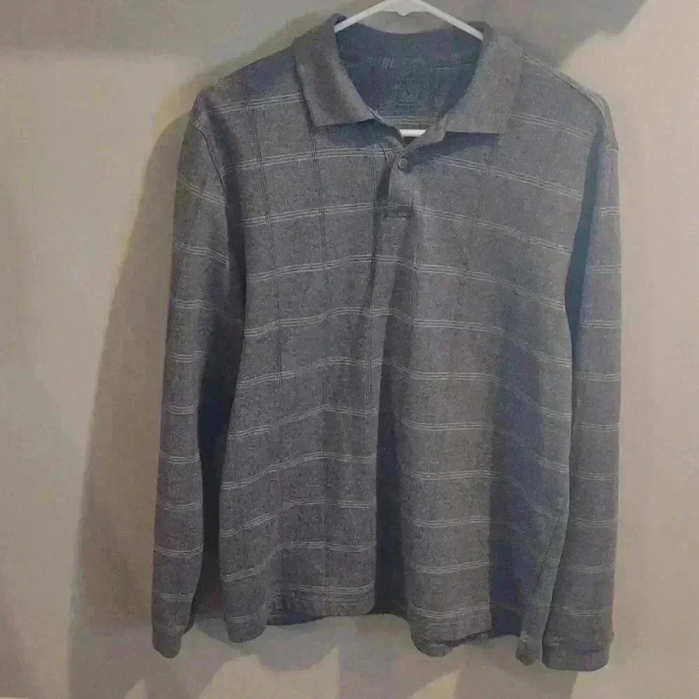 Van Heusen men's gray 2 button long sleeve Polo‎ medium